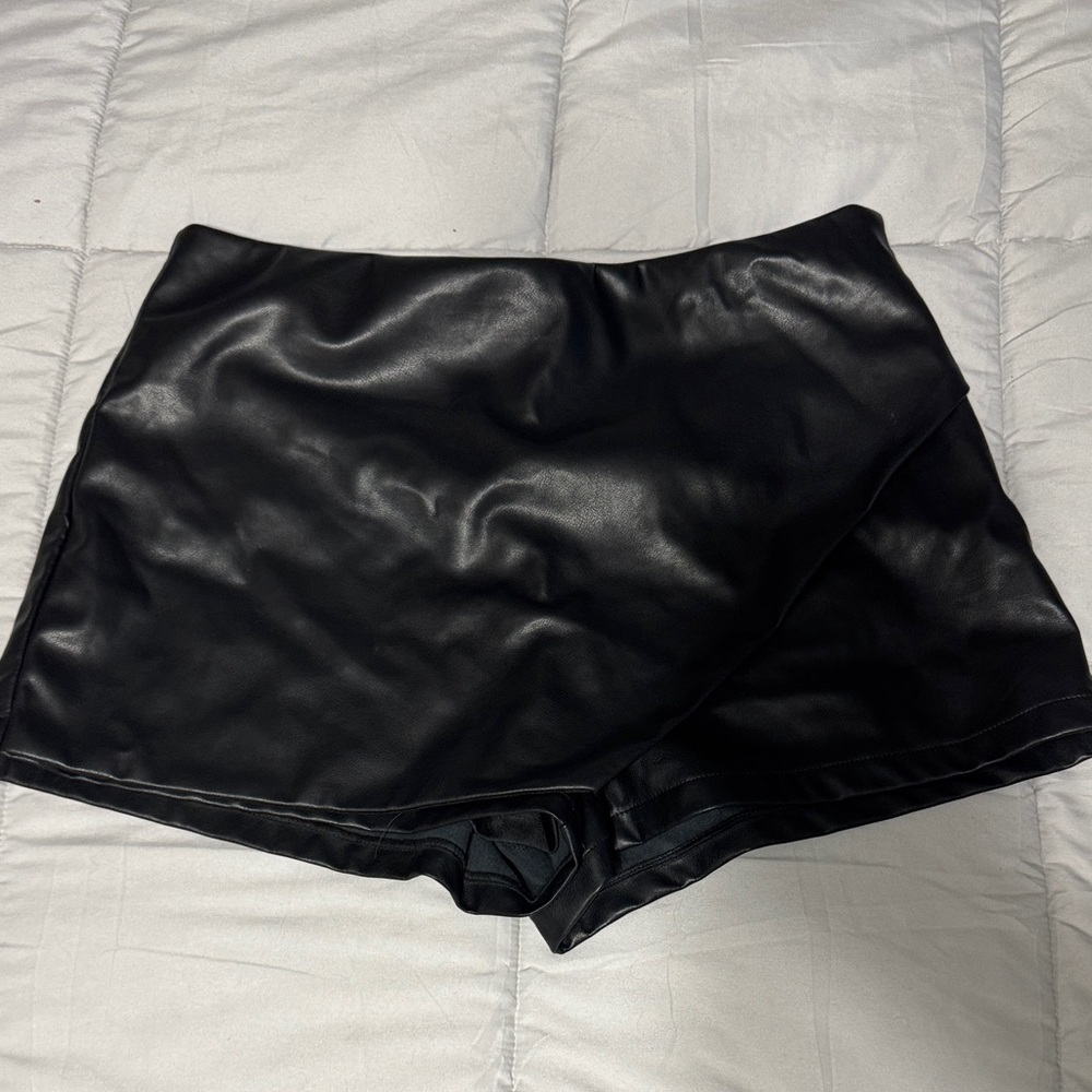 Forever 21 Black Faux Leather Skorts